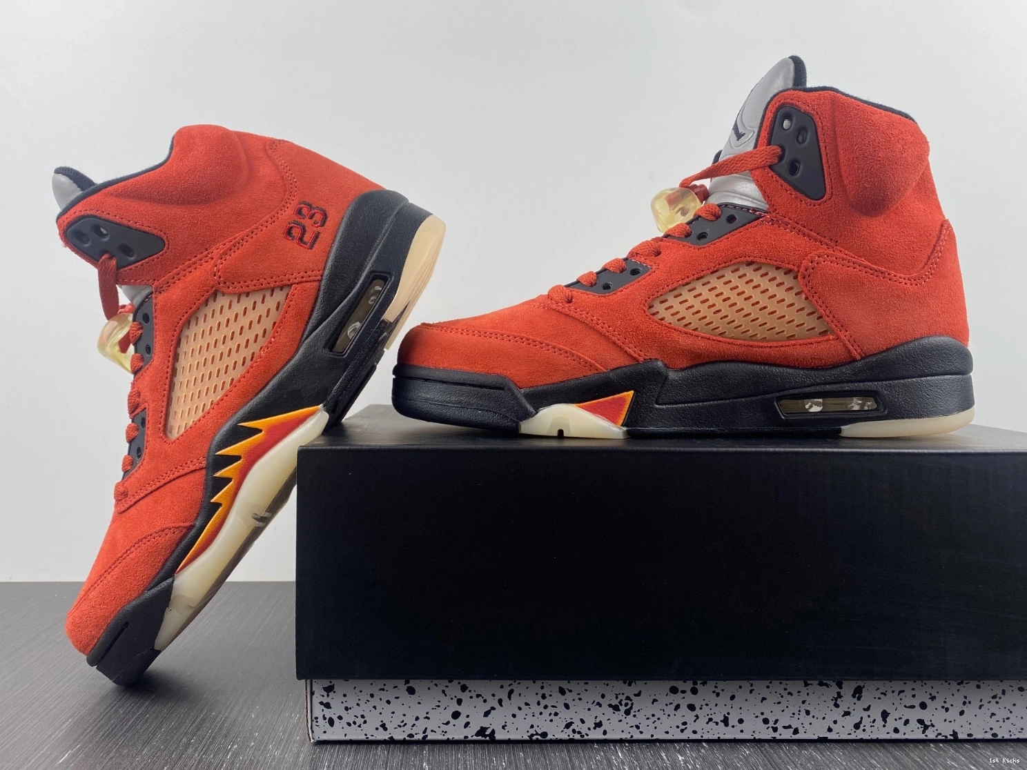 Air DO9336-800 5 Mars” Jordan On  “Dunk 0307